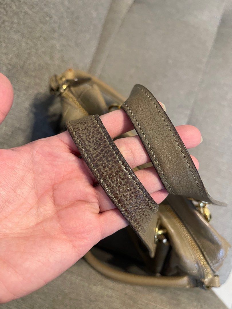 Chloe Paraty (Category: Luxury Bags & Wallets) located in Quezon City. Submitted by meemeec (Listing ID 1351714877, Image 3). Description: Decluttering Inside lining needs repair With certification .