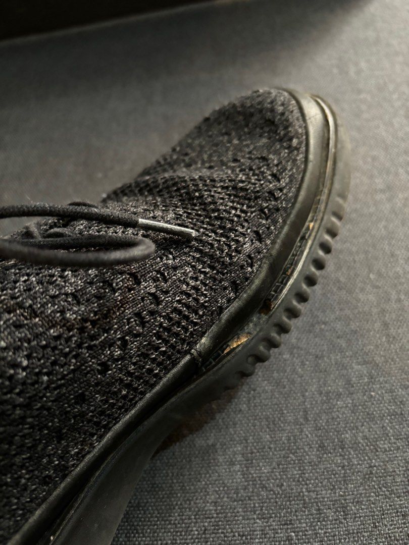 Colehann 2.zerogrand (Category: Casual Shoes) located in Quezon City. Submitted by bbttp (Listing ID 1351626474, Image 3). Description: Size 7M Original No box Issue: part of leather strip missing Location: Proj 8QC.