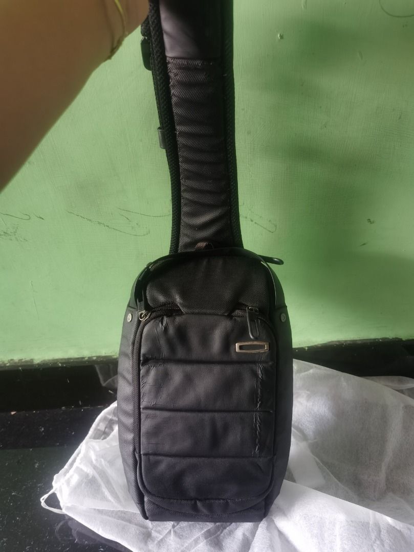 Crossbody Cood gear preloved, Fesyen Pria, Tas Dompet Tas