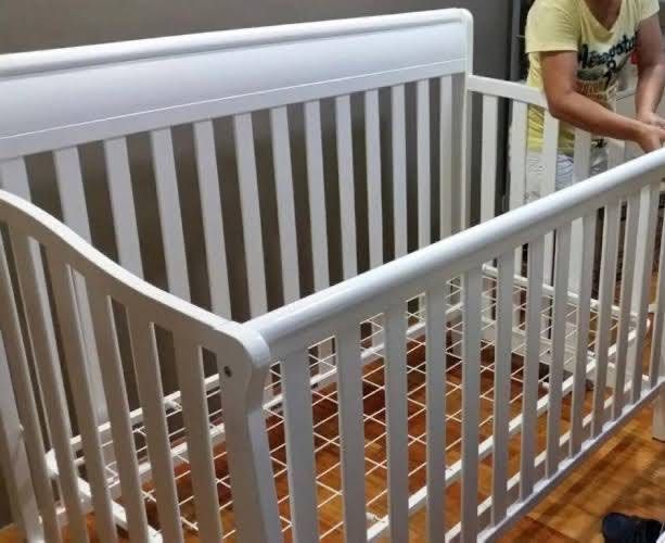 Cuddlebug Solana Crib (Category: Cots & Cribs) located in Pasig City. Submitted by repentanthoarder (Listing ID 1351745745, Image 2). Description: Cuddlebug Solana 3-in-1 Crib Slightly Used.