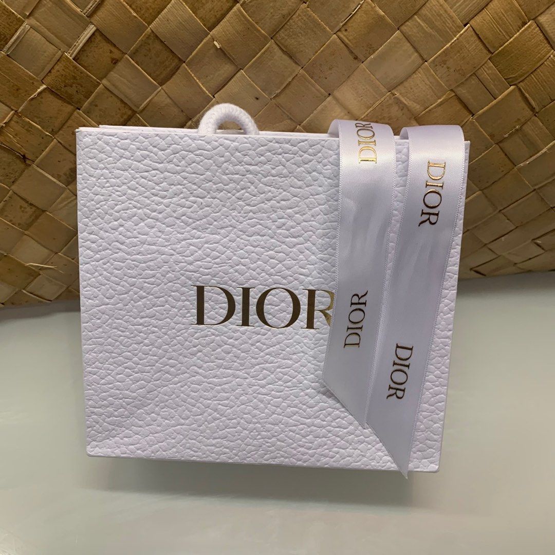 Dior small paperbag (Category: Luxury Accessories) located in Manila. Submitted by thebookclubz (Listing ID 1351728431, Image 1). Description: .