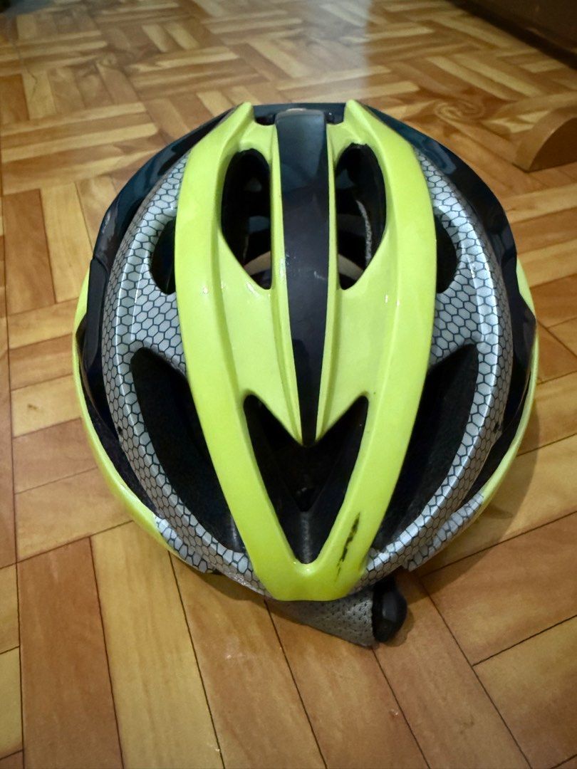 Helmets (Category: Bicycles) located in Kuala Lumpur. Submitted by grobok_preloved (Listing ID 1351728267, Image 3). Description: Bike helmet brand corsa.. Saiz M.