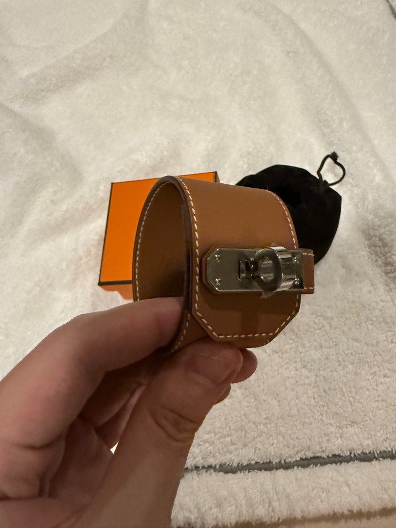 Hermes Kelly Twist Bracelet (Category: Luxury Accessories) located in Taguig. Submitted by ericalopez (Listing ID 1351761563, Image 3). Description: Hermes Kelly Twist Bracelet Price: 28,900 Brand new with sticker, complete box, dust bag Size T3 100% Authentic Location: Pick up Or Delivery via lalamove or lbc .