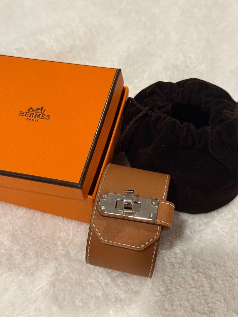 Hermes Kelly Twist Bracelet (Category: Luxury Accessories) located in Taguig. Submitted by ericalopez (Listing ID 1351761563, Image 2). Description: Hermes Kelly Twist Bracelet Price: 28,900 Brand new with sticker, complete box, dust bag Size T3 100% Authentic Location: Pick up Or Delivery via lalamove or lbc .