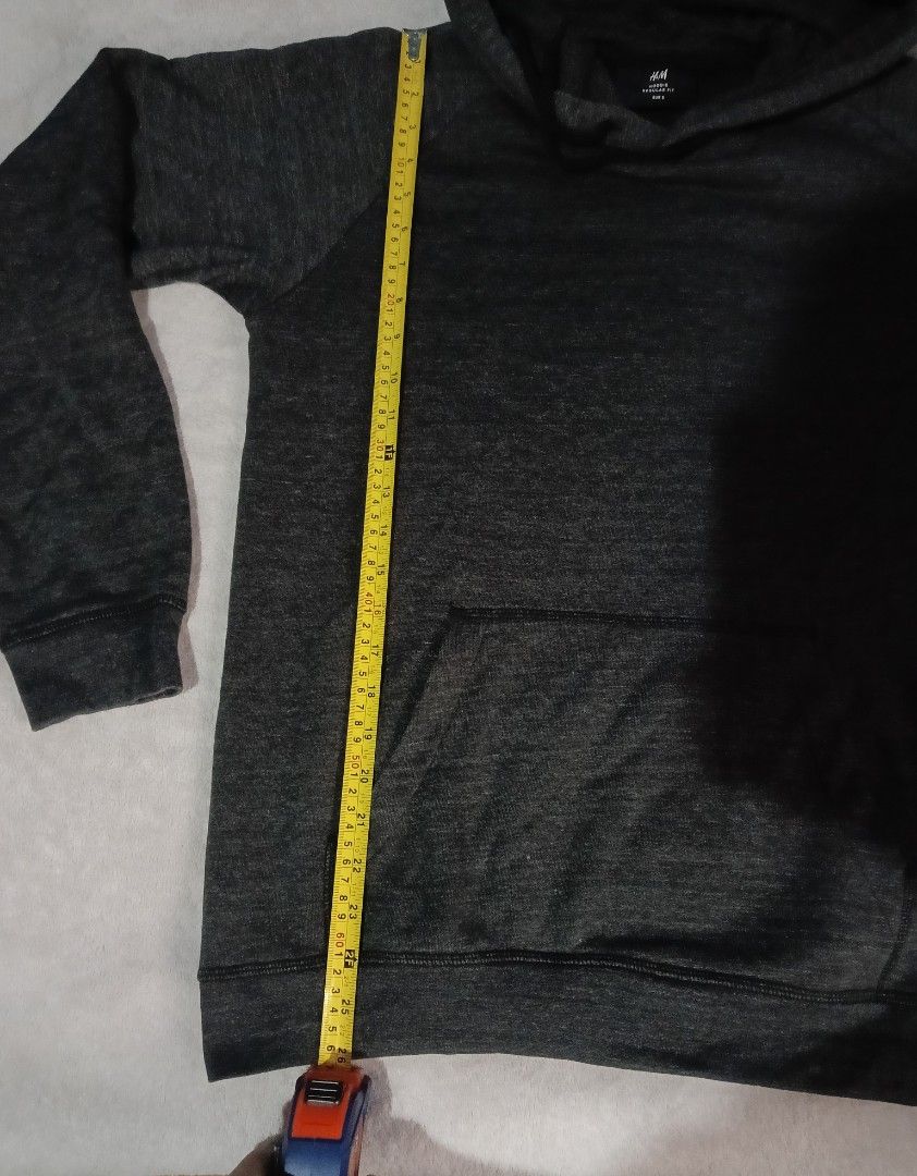 H&M Dark Gray Hoodie (Category: Hoodies) located in Marilao. Submitted by keyset (Listing ID 1351640384, Image 3). Description: ☞ MOP: Gcash, Maya, Maribank, Unionbank ☞ MOD: Lalamove, J&T ☞ Buyer shoulders shipping fee 📍 Marilao, Bulacan 🚫 No Sh0pee checkout.