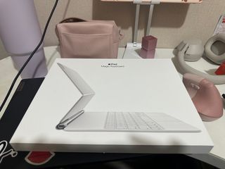 iPad Magic Keyboard white63009975615619110