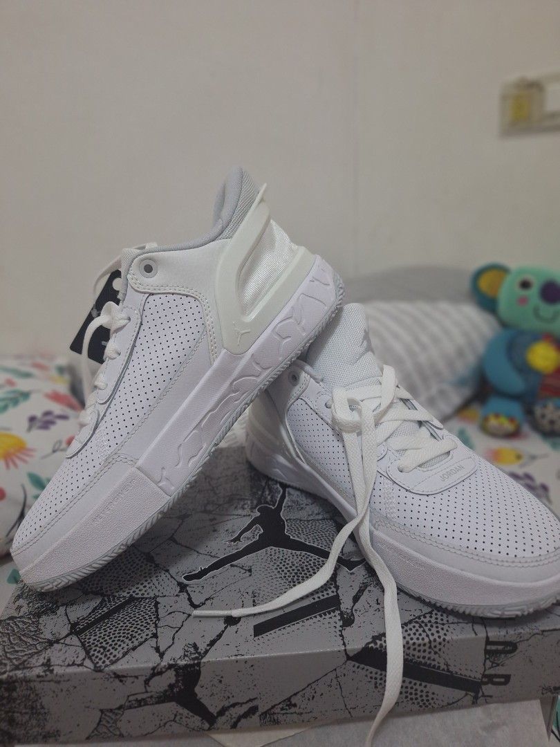 Nike Jordan (Category: Sneakers) located in Arayat. Submitted by khayrence (Listing ID 1351741366, Image 1). Description: Brand New Size US 5.5Y kids Euro 38 can wear by adult RFs: bought wrong size.
