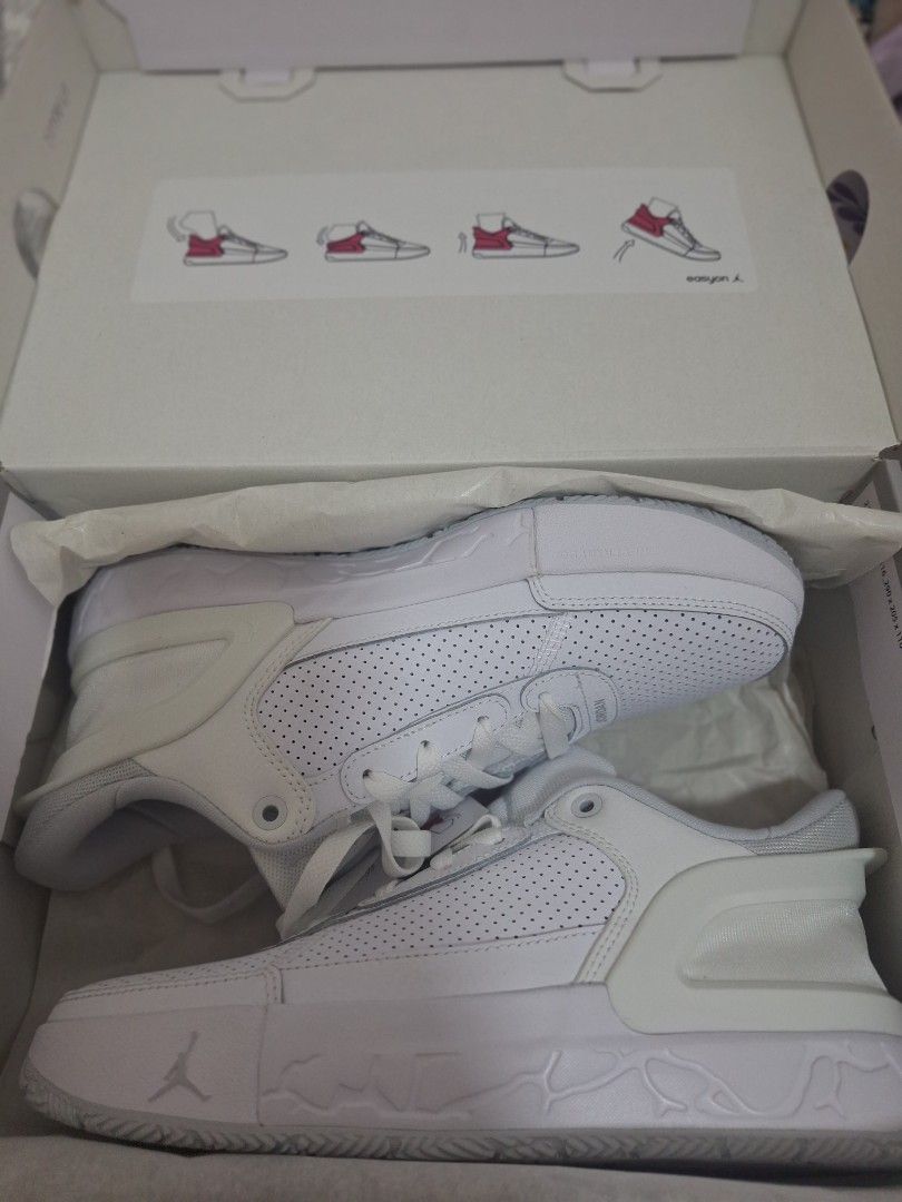 Nike Jordan (Category: Sneakers) located in Arayat. Submitted by khayrence (Listing ID 1351741366, Image 3). Description: Brand New Size US 5.5Y kids Euro 38 can wear by adult RFs: bought wrong size.