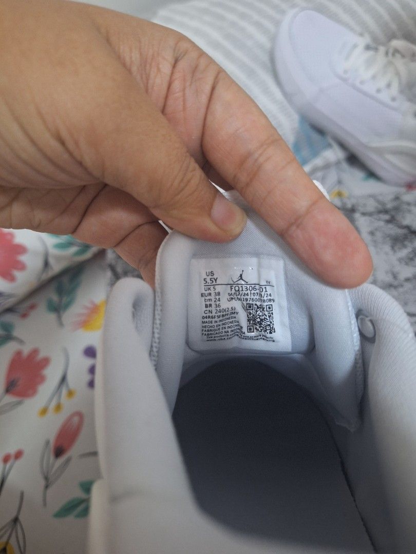Nike Jordan (Category: Sneakers) located in Arayat. Submitted by khayrence (Listing ID 1351741366, Image 2). Description: Brand New Size US 5.5Y kids Euro 38 can wear by adult RFs: bought wrong size.