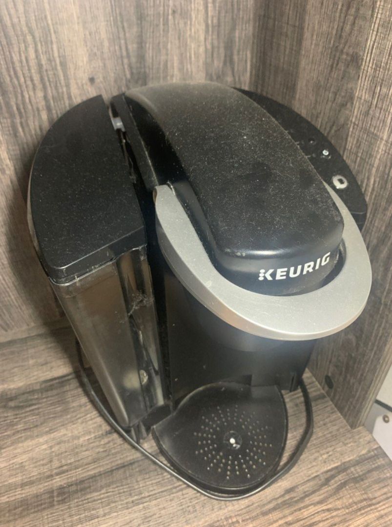 Keurig K-Classic Coffee Maker K50 110/120V (Category: Coffee Machines & Makers) located in Marikina City. Submitted by oldschooljunkies (Listing ID 1351663376, Image 2). Description: .