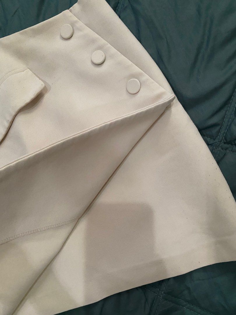 Skirt (Category: Skirts) located in Cagayan de Oro. Submitted by vgiveraaa (Listing ID 1351607053, Image 2). Description: -From korea. -Used several times already but still in good condition. -So nice for casual and formal wear! -Just needs ironing -Highwaisted.