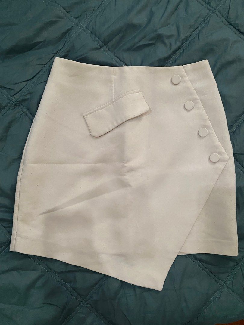Skirt (Category: Skirts) located in Cagayan de Oro. Submitted by vgiveraaa (Listing ID 1351607053, Image 1). Description: -From korea. -Used several times already but still in good condition. -So nice for casual and formal wear! -Just needs ironing -Highwaisted.