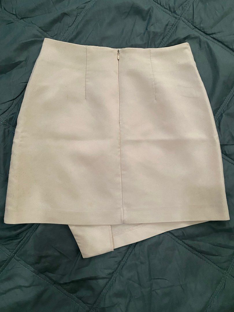 Skirt (Category: Skirts) located in Cagayan de Oro. Submitted by vgiveraaa (Listing ID 1351607053, Image 3). Description: -From korea. -Used several times already but still in good condition. -So nice for casual and formal wear! -Just needs ironing -Highwaisted.