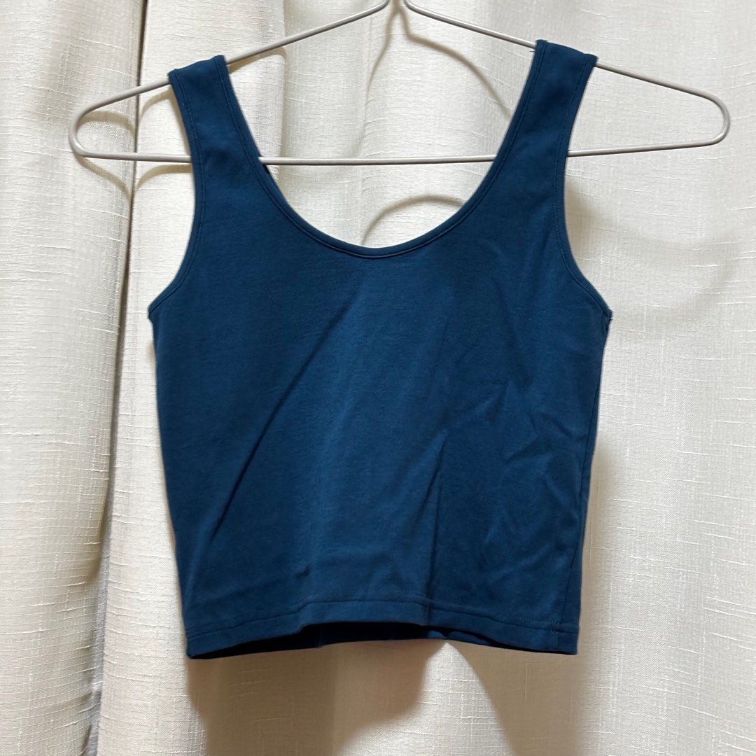 Mantou Cropped Top (Category: Shirts) located in Balanga. Submitted by heyyletsdeclutter (Listing ID 1351741518, Image 2). Description: Rfs: decluttering Fits small. Fitted for M frame. Stretchy material .