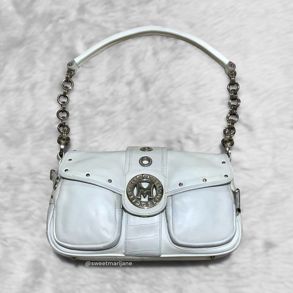 Metro City White Leather Shoulder Bag (Category: Luxury Bags & Wallets) located in Bulacan. Submitted by sweetmarijane (Listing ID 1348613647, Image 1). Description: RARE Metro City White Genuine Leather Shoulder Bag ~ Color: White ~ Personal Collection ~ Looks new ~ Signs of usage ~ No flaws only minimal hairlines/fading sa hardwares 💛Guaranteed Authentic 🧡Please no lowballing! 🤎All the details are in the photos 🤎This is not a brand new prod