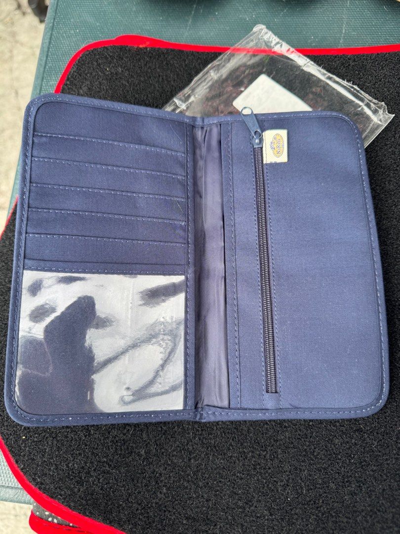Naraya wallet (Category: Wallets & Card holders) located in Quezon City. Submitted by carousel1675 (Listing ID 1351655611, Image 2). Description: Naraya wallet 2000 and charger holder brand new 50 each Payment via gcash/ bdo or Bpi transfer.