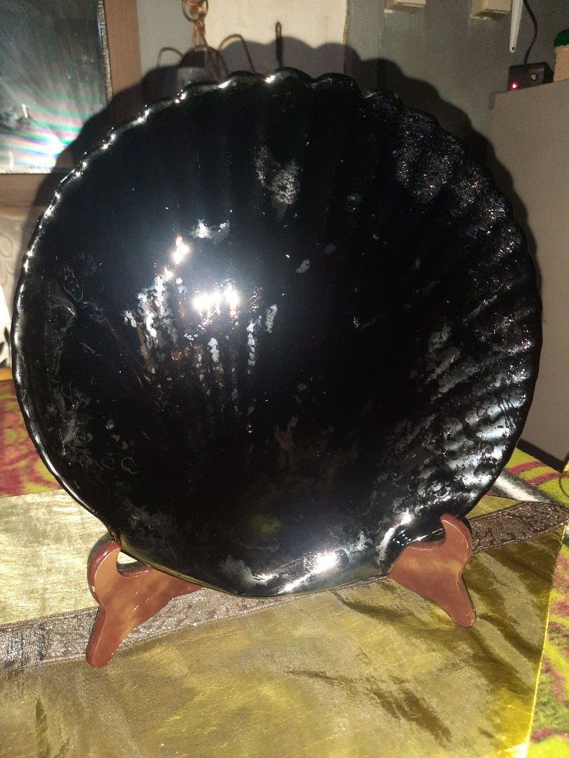 Opalware shell shaped black serving plate 11 " (Category: Dinnerware & Cutlery) located in Manila. Submitted by luckycharm_215 (Listing ID 1351718336, Image 1). Description: VGC Japan origin.