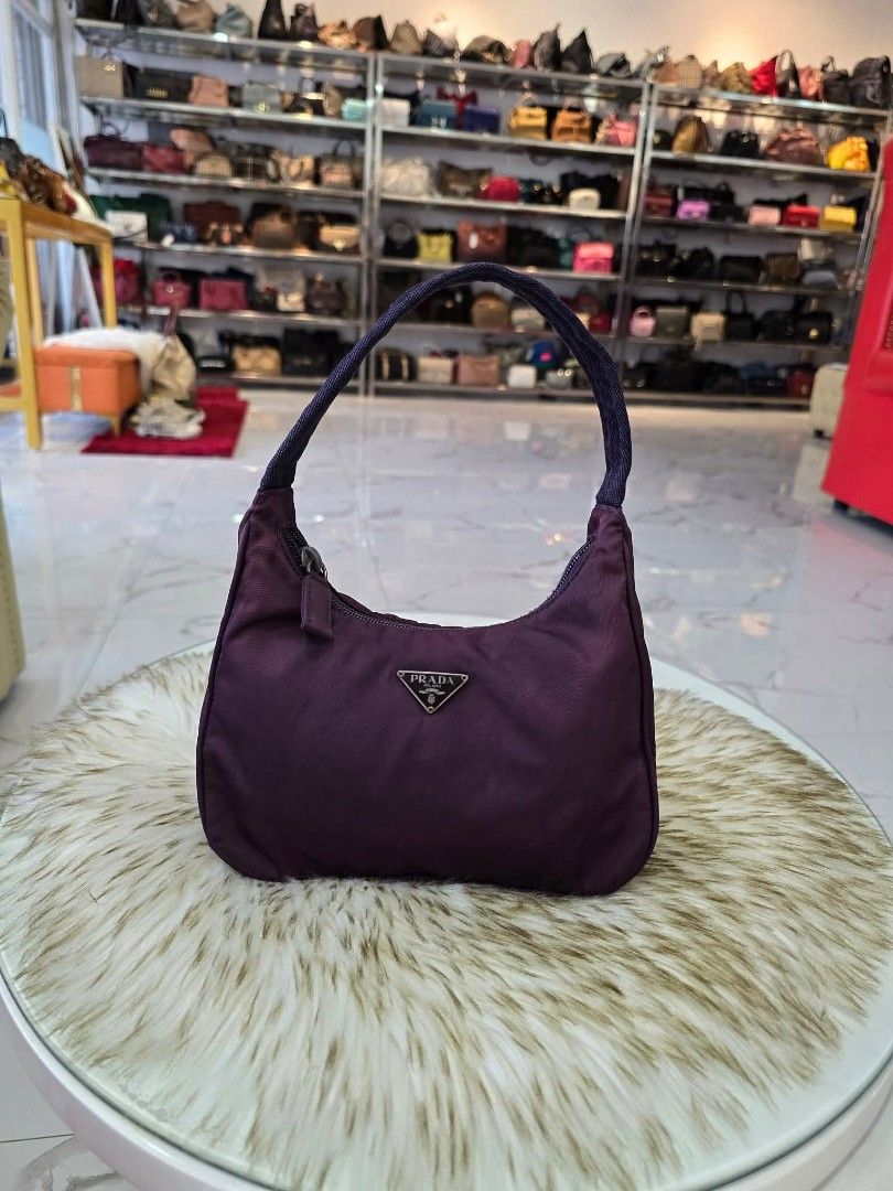 Prada baguette (Category: Luxury Bags & Wallets) located in Butuan. Submitted by jen_pre (Listing ID 1351695098, Image 1). Description: .