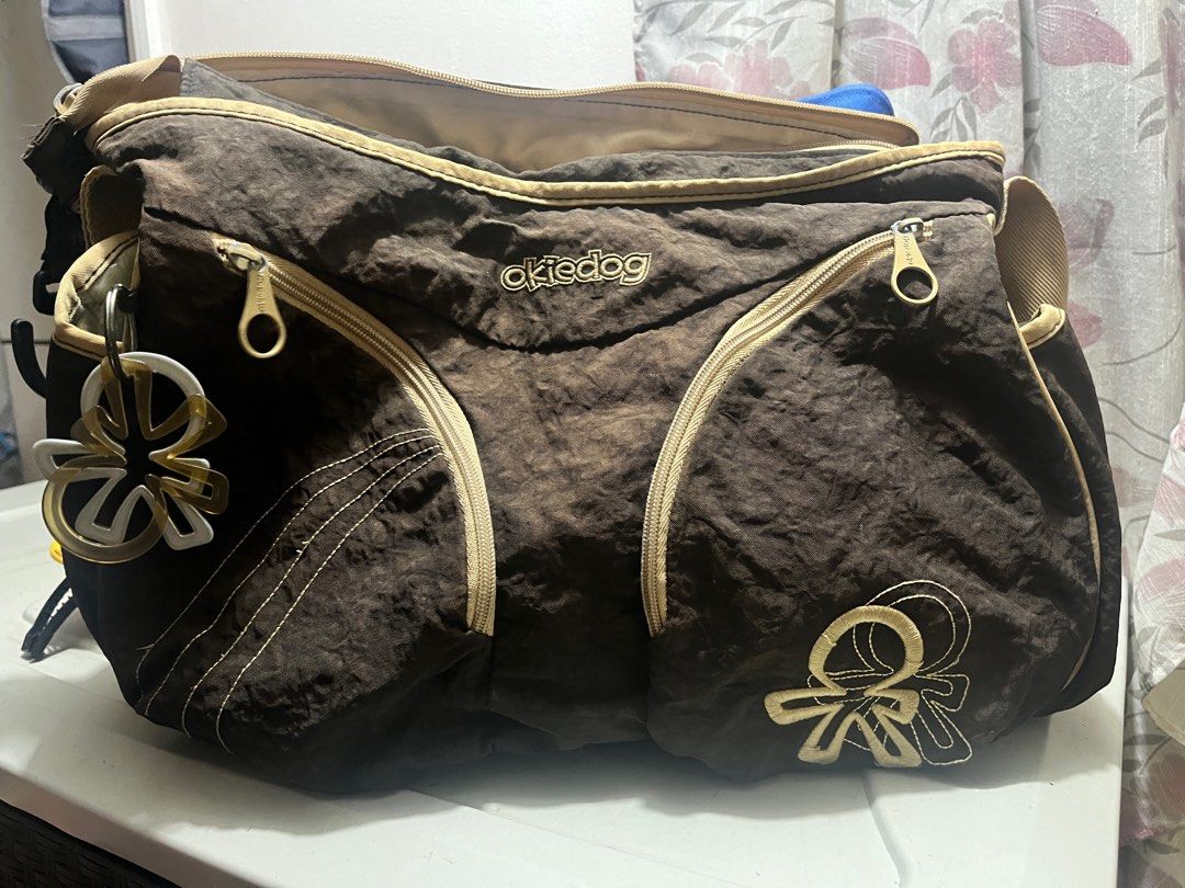 Preloved bag (Category: Other Babies Going Out Needs) located in Manila. Submitted by danix2424 (Listing ID 1351607015, Image 2). Description: Onhand Preloved bag Sling bag for babies need Super ganda pa nyan Tondo manila .