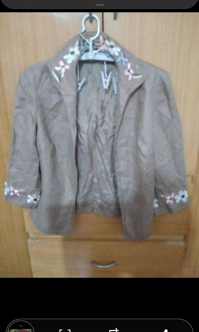 SAKS 5th Ave (Category: Coats, Jackets and Outerwear) located in Caloocan City. Submitted by declutteri87373 (Listing ID 1351611839, Image 3). Description: .
