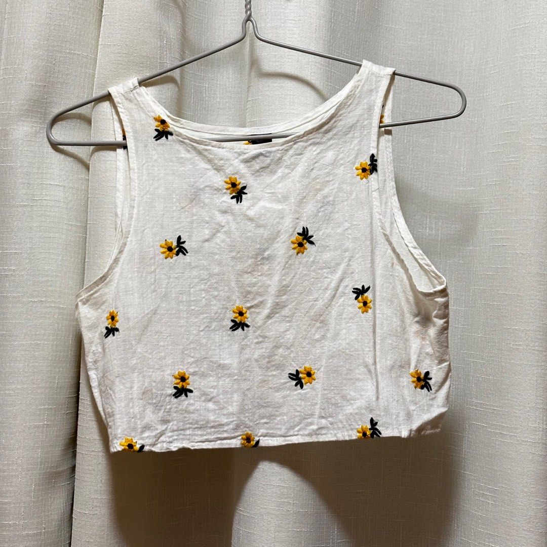 Shein Summer Sunflower Top (Category: Sleeveless) located in Balanga. Submitted by heyyletsdeclutter (Listing ID 1351742723, Image 2). Description: Rfs: decluttering .