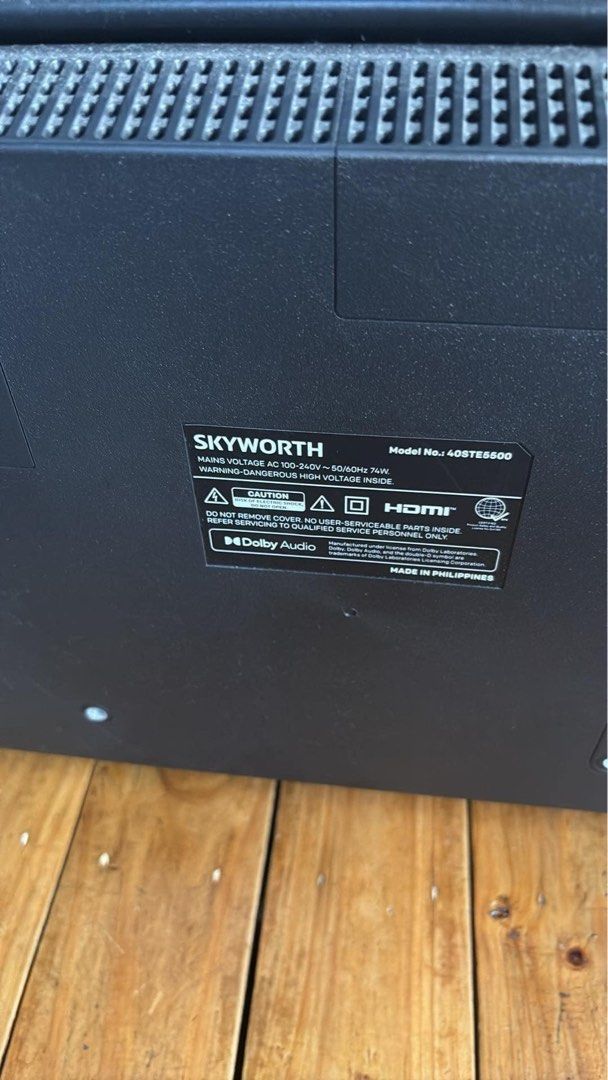 SKYWORTH ANDROID TV 40INCHES (Category: TV) located in Malabon City. Submitted by menriquez00 (Listing ID 1351650715, Image 2). Description: LIke new! Negotiable! Hindi mashado nagamit with box Skyworth android tv 40inch.