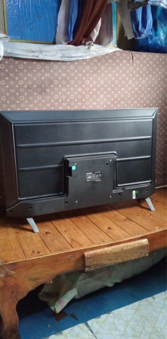SKYWORTH ANDROID TV 40INCHES (Category: TV) located in Malabon City. Submitted by menriquez00 (Listing ID 1351650715, Image 3). Description: LIke new! Negotiable! Hindi mashado nagamit with box Skyworth android tv 40inch.