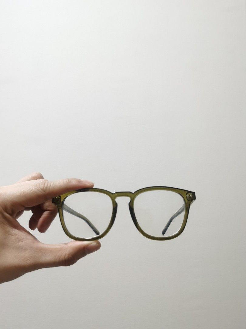 Sunnies Specs Yoji (Olive) (Category: Sunglasses & Eyewear) located in Manila. Submitted by thydee (Listing ID 1351773664, Image 2). Description: Color: Olive Good as new Replaceable lens.
