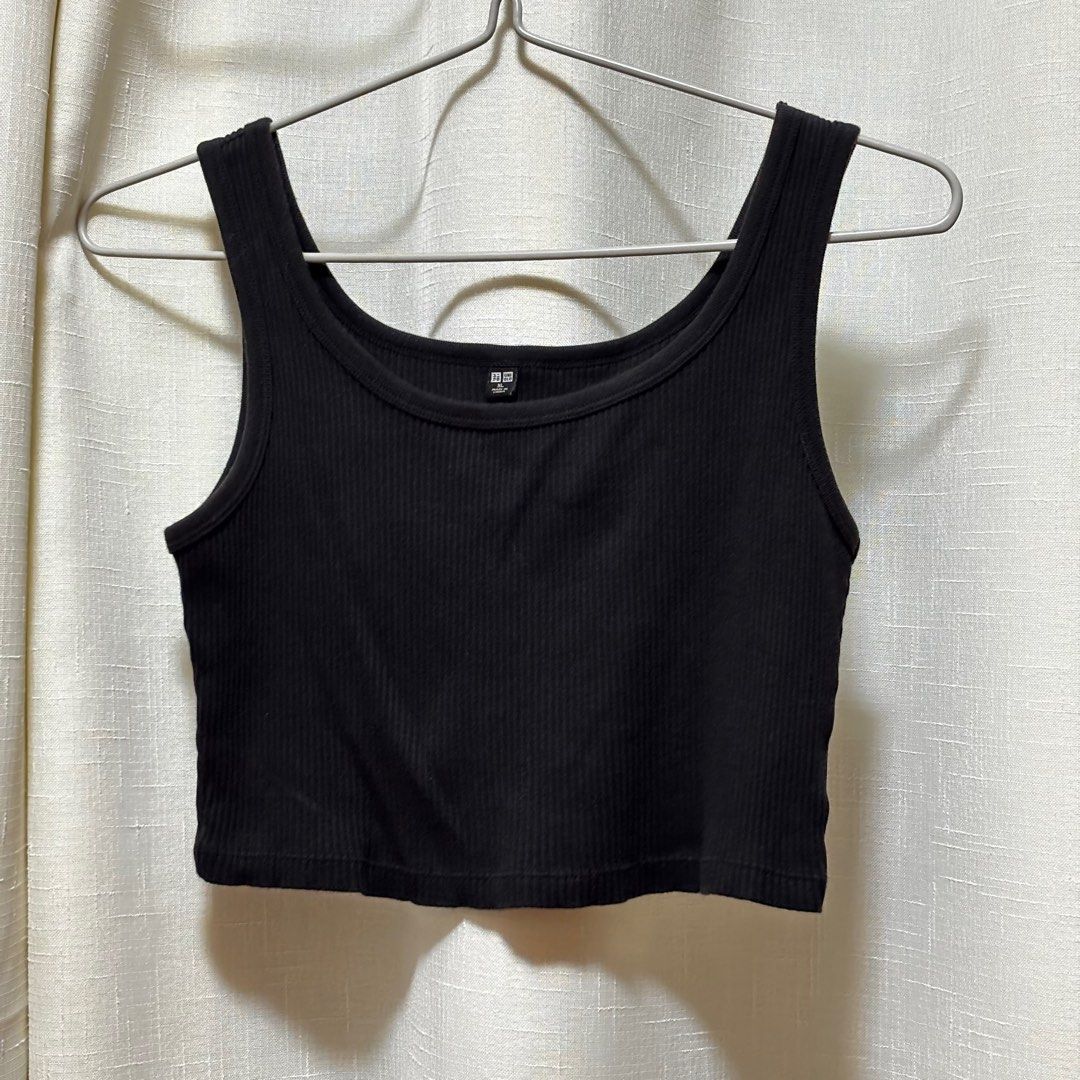 Uniqlo Cropped Top (Category: Sleeveless) located in Balanga. Submitted by heyyletsdeclutter (Listing ID 1351742323, Image 1). Description: Rfs: decluttering XL on tag. Fits me well as a M frame.