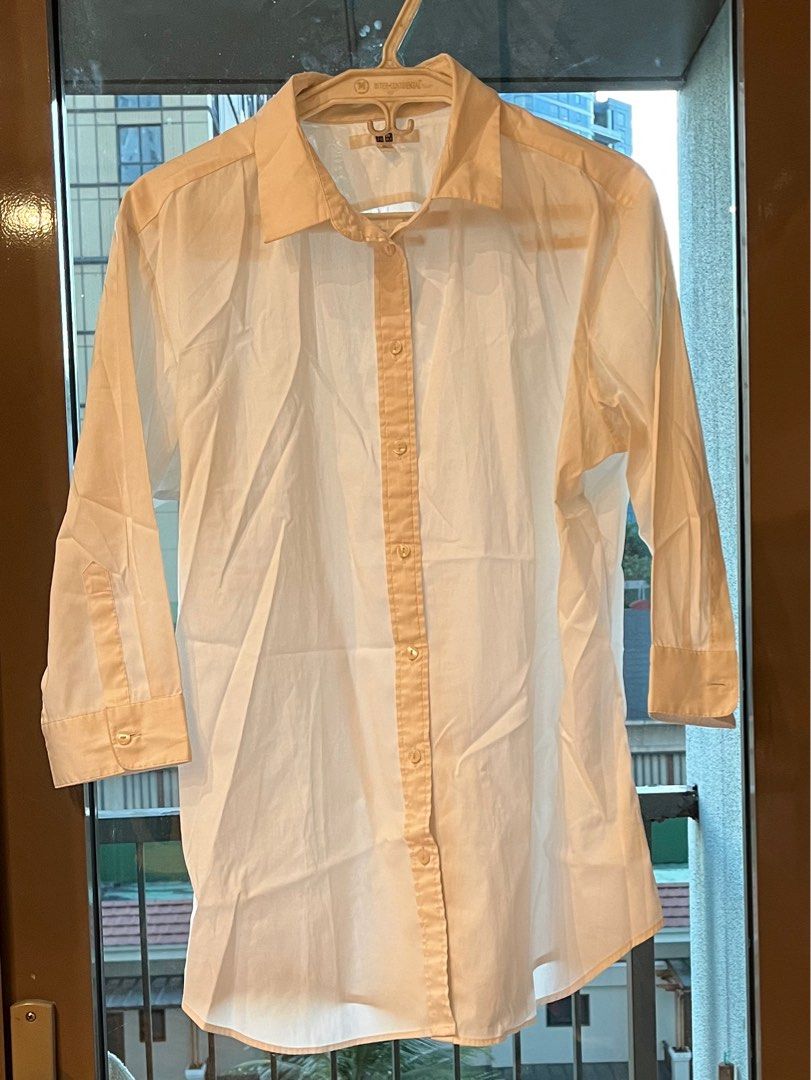 Uniqlo White Longsleeves Polo (Category: Longsleeves) located in Makati City. Submitted by messbless (Listing ID 1351680197, Image 1). Description: 1 Sleeve button loose and runs a bit small (slim fit).