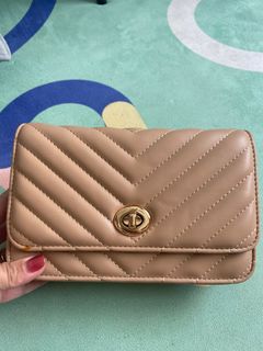 (Category: ) located in . Submitted by runwaypink (Listing ID 1351658398, Image 1). Description: .