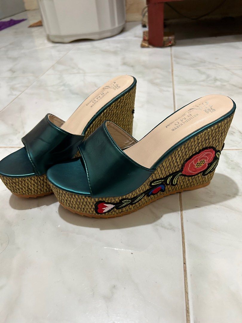 WEDGE HEELS (Category: Heels) located in Lucena. Submitted by lcndeclutter (Listing ID 1351721205, Image 2). Description: NO ISSUE ‼️ SIZE: 38.
