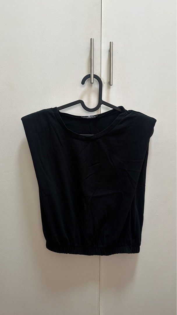 Zara Black Cropped with Shoulder Pads (Category: Sleeveless) located in Makati City. Submitted by mddeclutters_______ (Listing ID 1351726289, Image 3). Description: Lowest price already! RFS: Decluttering 🥰.