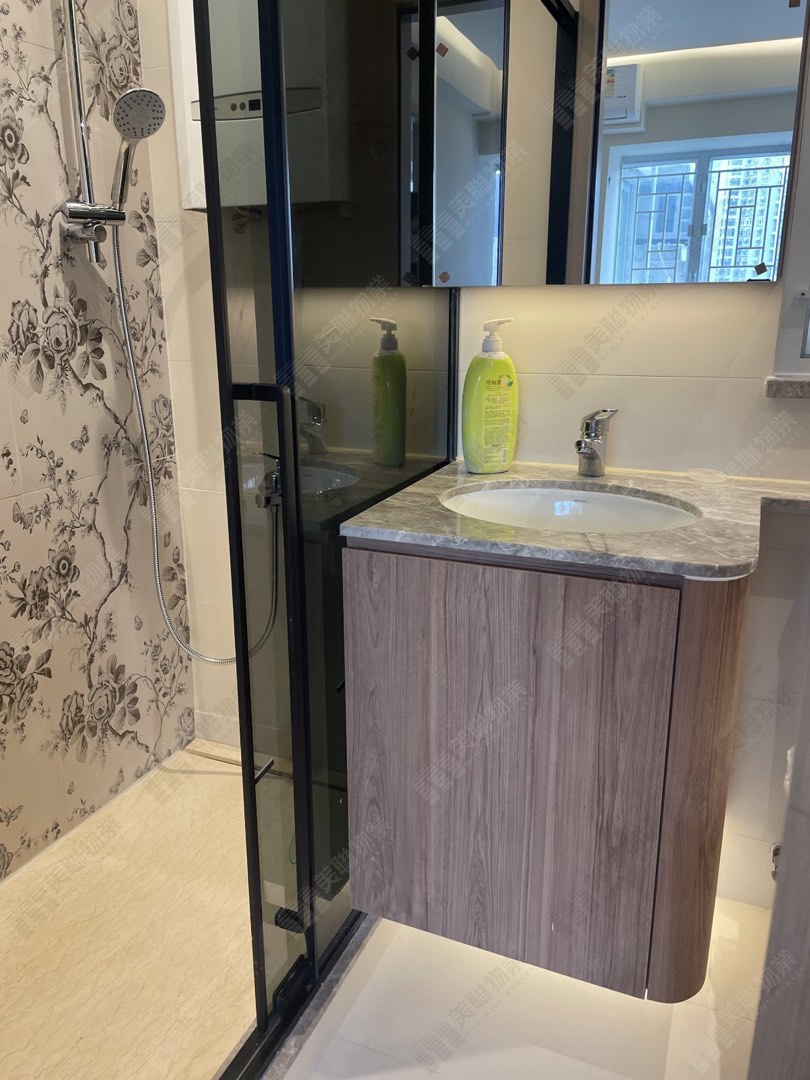 Newly decorated 2-bedroom rental property next to Tuen Mun Station, beautiful decoration, Kam Lai Garden62863164613378112