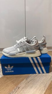 (Category: ) located in . Submitted by sneakersfans02 (Listing ID 1351937744, Image 1). Description: .