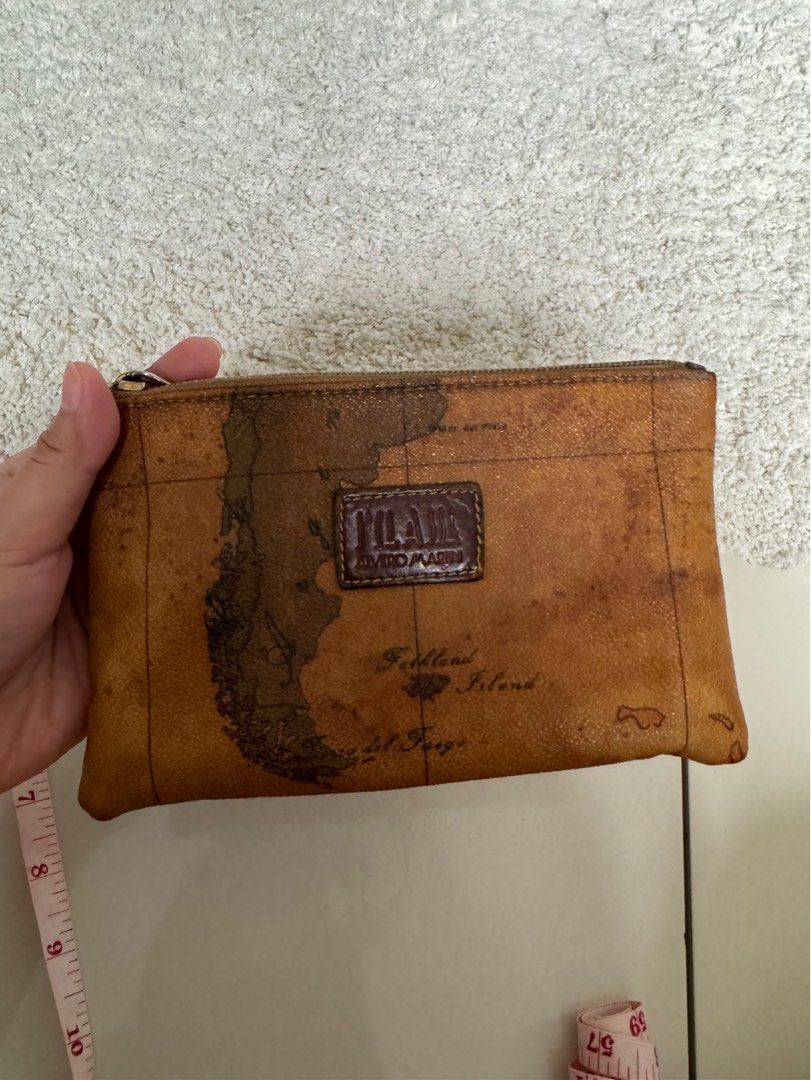 Alviero Martini Prima Classe Pouch (Category: Luxury Bags & Wallets) located in Quezon City. Submitted by joson.mica (Listing ID 1351868954, Image 3). Description: Need wash lang very matibay.