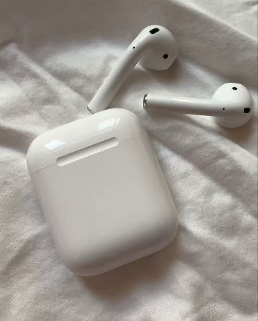 Apple Airpods 2nd Gen (2nd hand) (Category: Other Gadgets) located in Makati City. Submitted by i_declutter.mnl (Listing ID 1351784208, Image 1). Description: ⚠️ BUY AT YOUR OWN RISK ⚠️ Authentic Apple Airpods 2 for sale Inclusions: •Case (no issues) •Left&Right Pods (mabilis na ma-lowbatt) Searchable serial number. .