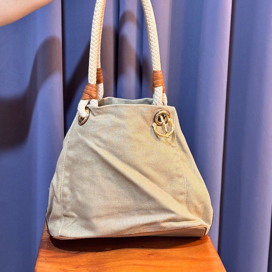 Authentic Michael Kors Bag (Category: Luxury Bags & Wallets) located in Balanga. Submitted by heyyletsdeclutter (Listing ID 1351892386, Image 2). Description: Rfs: decluttering.