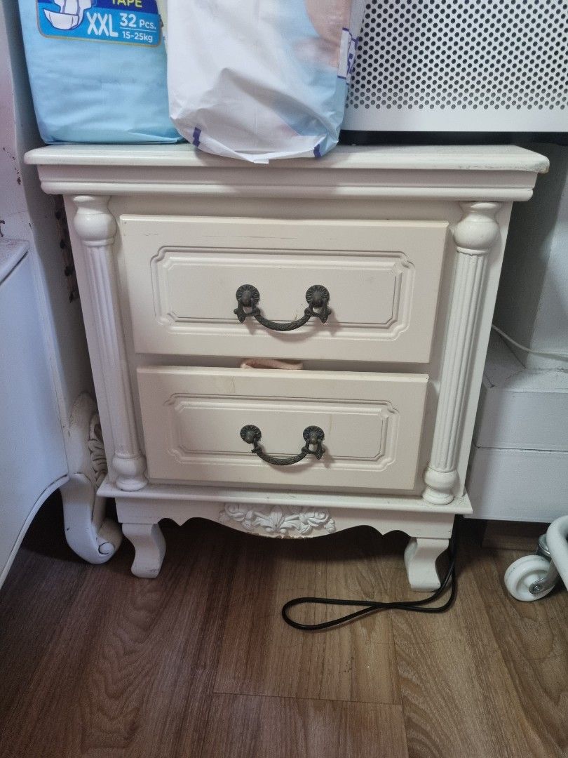 Bedside Table (Category: Shelves, Cabinets & Racks) located in Singapore. Submitted by cwcw12 (Listing ID 1351779412, Image 1). Description: sell collect at 570262.
