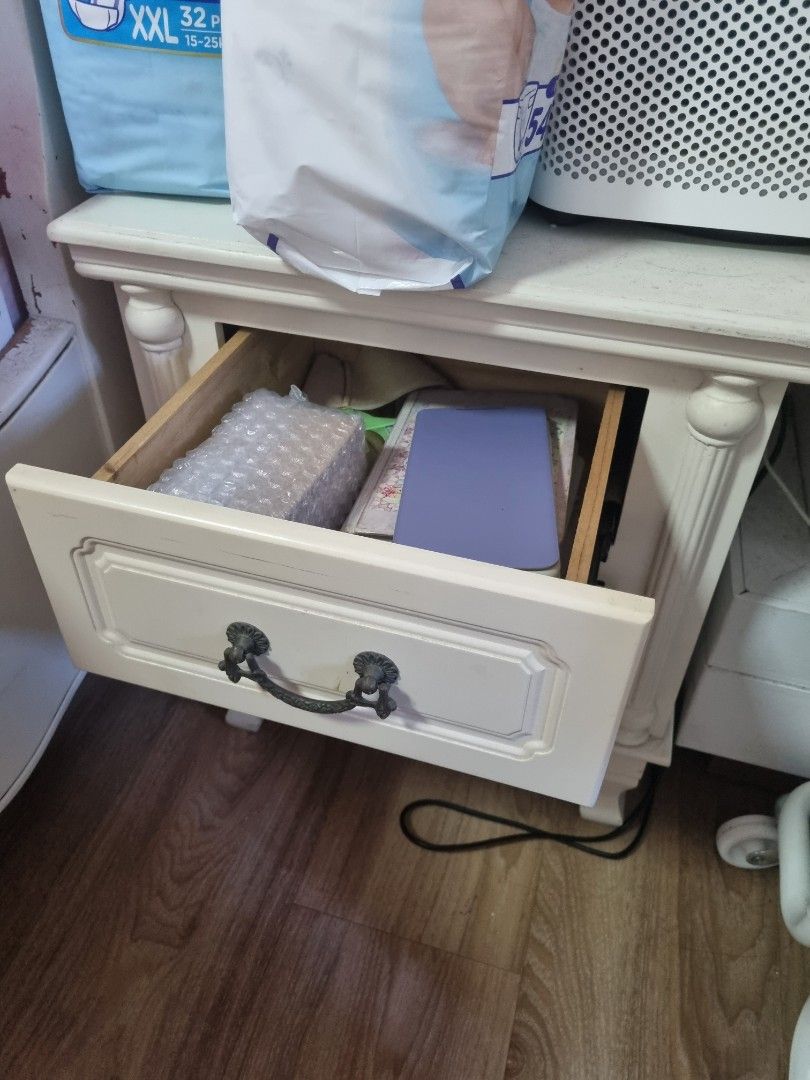 Bedside Table (Category: Shelves, Cabinets & Racks) located in Singapore. Submitted by cwcw12 (Listing ID 1351779412, Image 2). Description: sell collect at 570262.