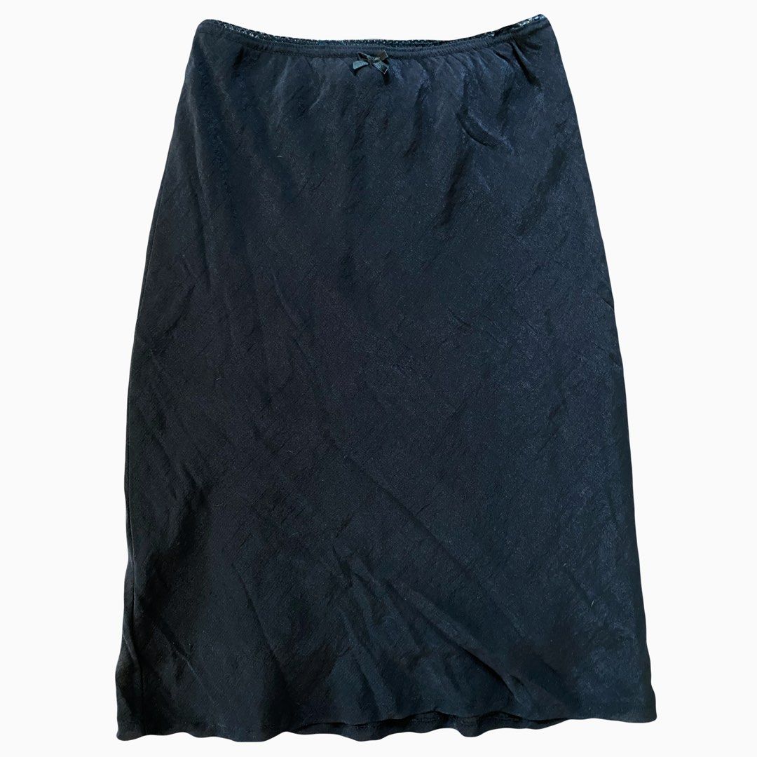 black 90s coquette midi skirt (Category: Skirts) located in Paranaque City. Submitted by 4dcloset (Listing ID 1351935829, Image 1). Description: cutest black 90s coquette midi skirt with lace and bow detailing 𐙚 rfs: decluttering 𐙚 fits sized s-m best! bought on ig .