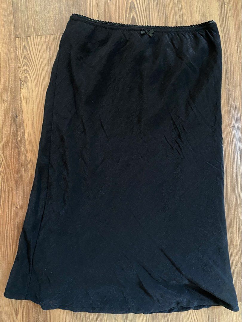 black 90s coquette midi skirt (Category: Skirts) located in Paranaque City. Submitted by 4dcloset (Listing ID 1351935829, Image 2). Description: cutest black 90s coquette midi skirt with lace and bow detailing 𐙚 rfs: decluttering 𐙚 fits sized s-m best! bought on ig .