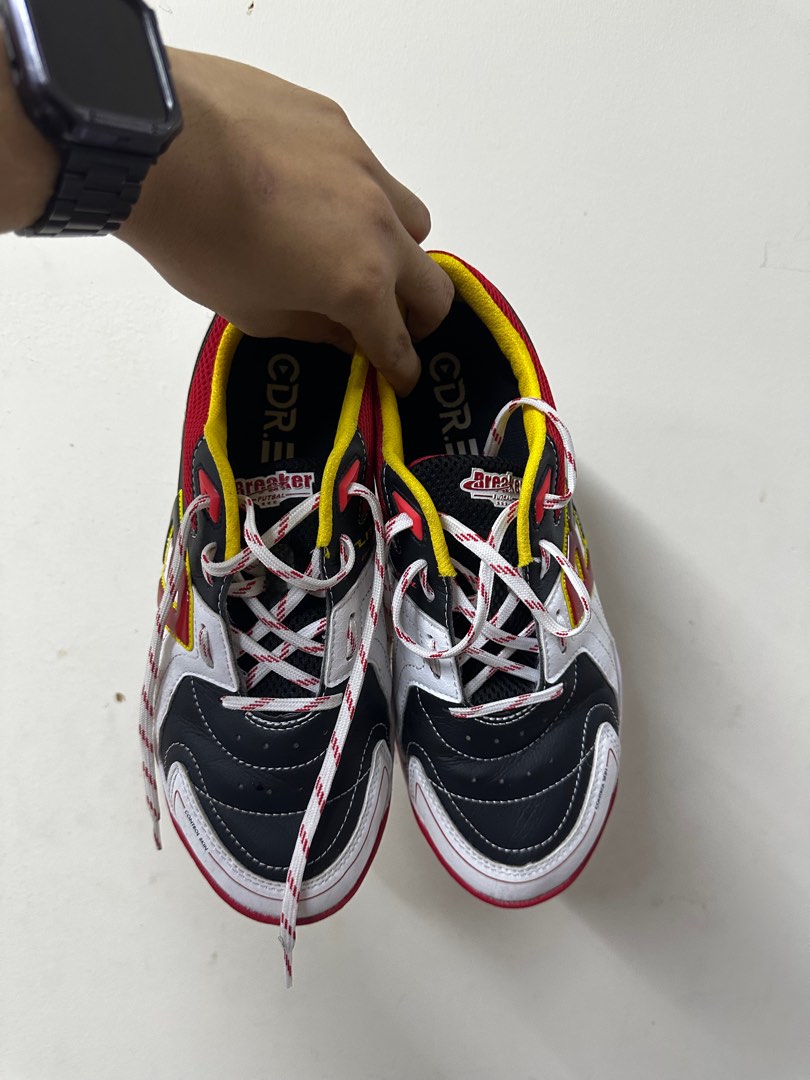 breaker futsal shoes