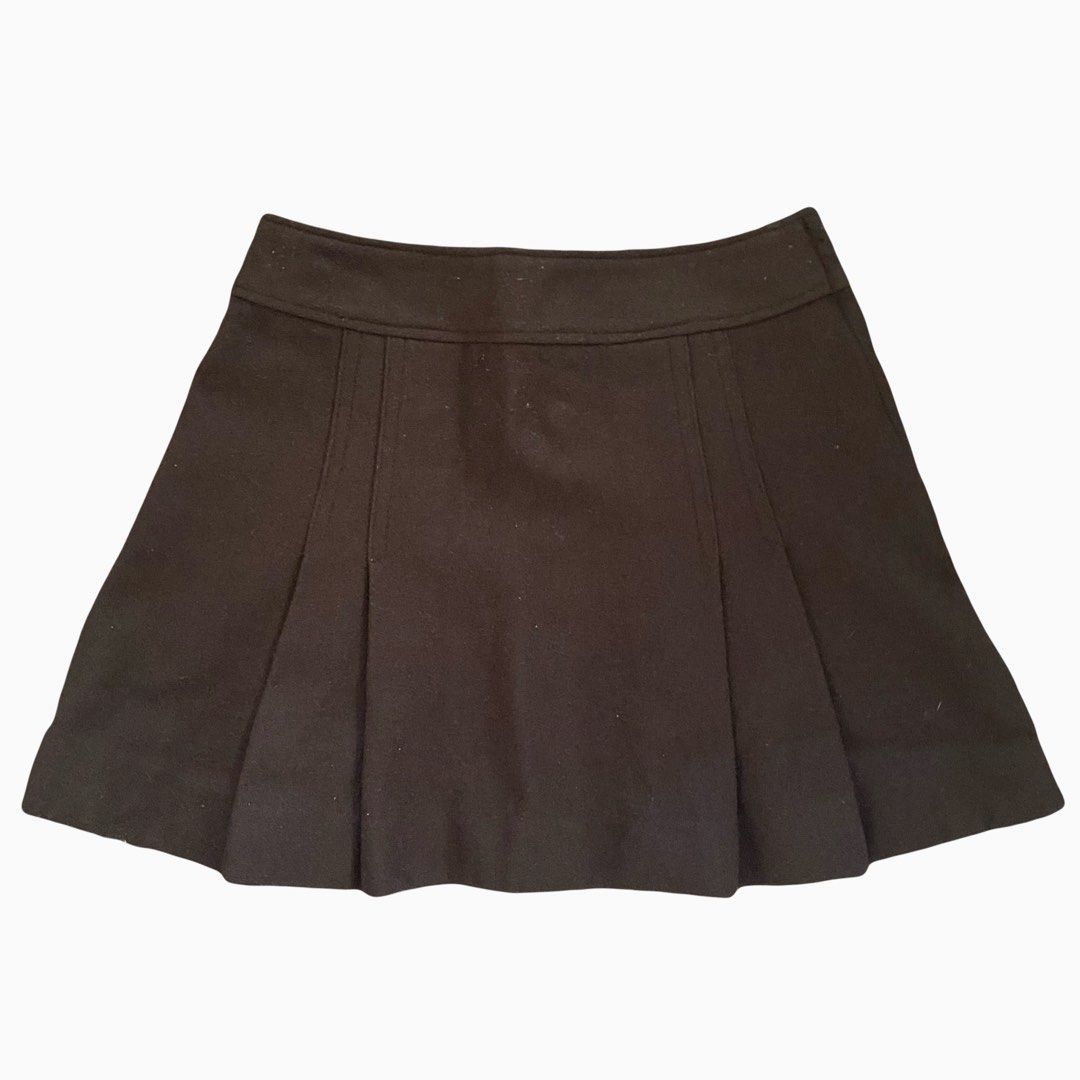 brown grunge mini skirt 90s y2k (Category: Skirts) located in Paranaque City. Submitted by 4dcloset (Listing ID 1351935362, Image 1). Description: super cute brown grunge 90s/y2k mini skirt 𐙚 rfs: declutterring/does not fit 𐙚 fits sized xxs-xs best! size 24 waist.