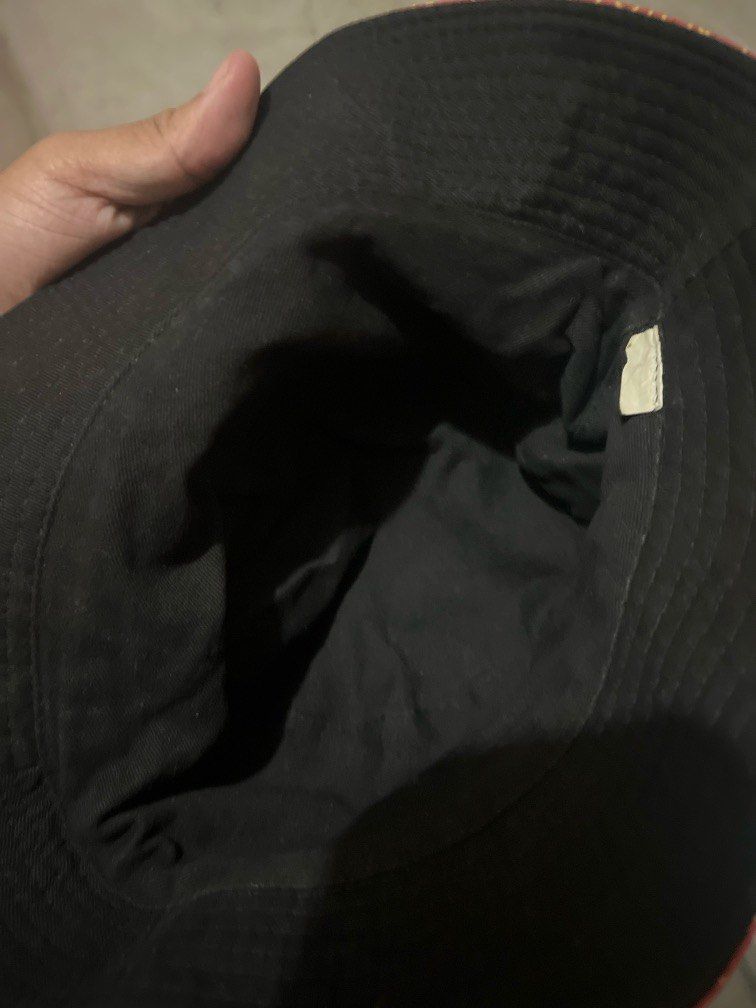 Bucket hat (Category: Caps & Hats) located in Cainta. Submitted by deeppockets696969 (Listing ID 1351962762, Image 3). Description: Like new Never nagamit Nakuha sa balikbayan box.