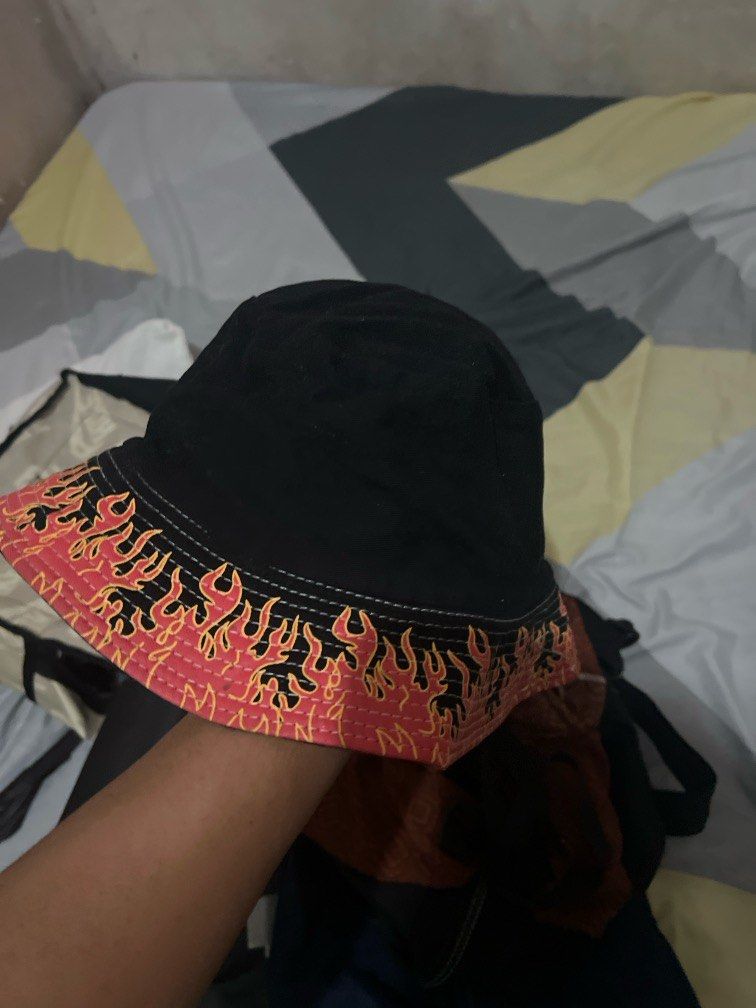 Bucket hat (Category: Caps & Hats) located in Cainta. Submitted by deeppockets696969 (Listing ID 1351962762, Image 2). Description: Like new Never nagamit Nakuha sa balikbayan box.