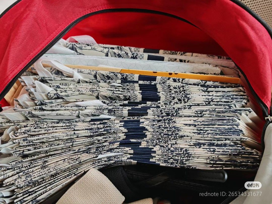 Chagee bag (Category: Shoulder Bags) located in Subang Jaya. Submitted by yap_preloved (Listing ID 1351908367, Image 2). Description: Chagee bag RM0.5/PCS Pm if interested Meet up at usj 1/Sunway Not including delivery NEGOTIABLE ❗❗.