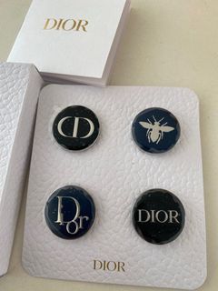 (Category: ) located in . Submitted by buysellcloset (Listing ID 1351843131, Image 1). Description: .