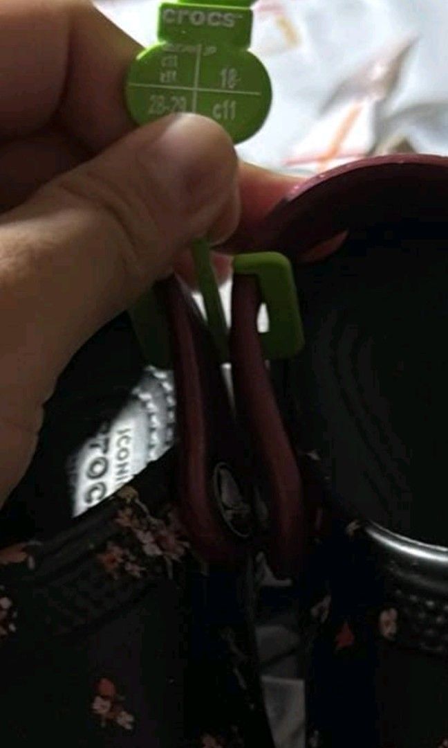 Crocs for kids 28-29 euro (Category: Babies & Kids Fashion) located in Caloocan City. Submitted by maynaito (Listing ID 1351902661, Image 2). Description: brand new po kase maliit na sa anak ko padala galing London original po can do video call din with tags pa po kse tinangal lang ng baby ko.