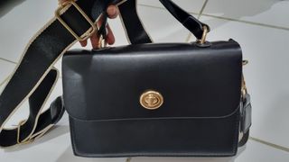 (Kategori: ) berada di . Dikirim oleh declutteredbyw (ID iklan 1351957984, Gambar 1). Deskripsi: .